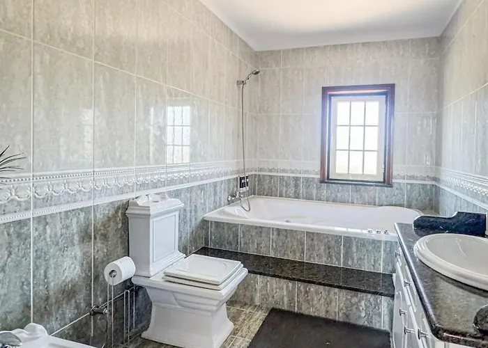 Elegant Villa In Ponte De Lima With Private Pool