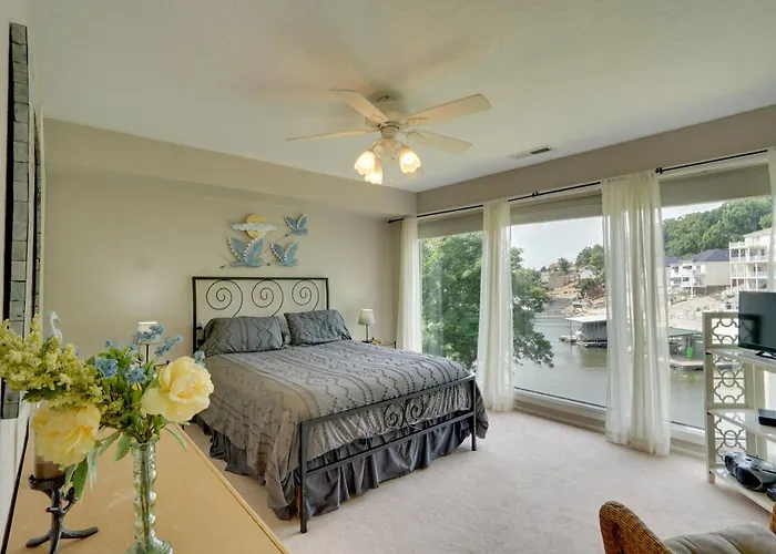 2 Pools, Boat Slip! Waterfront Regatta Bay Condo
