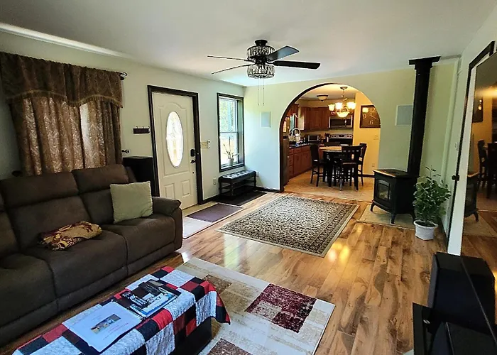 The Sovereign Suite - Cozy And Convenient With Home Theater