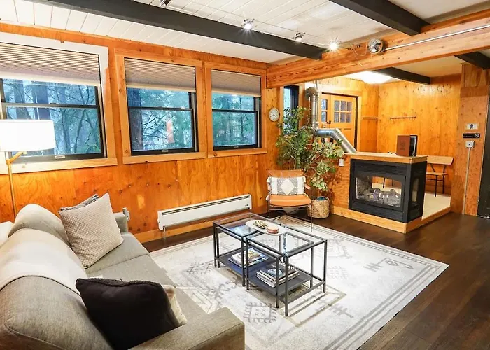 Treetop Hideaway, Sleeps 2