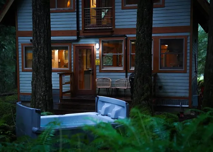 Treetop Hideaway, Sleeps 2