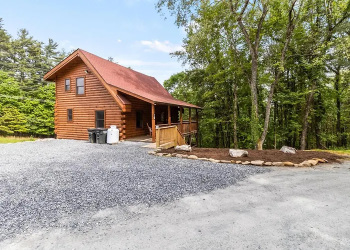 Boone Fall Cabin Near App State With Soaking Tub And Blue Ridge Escape