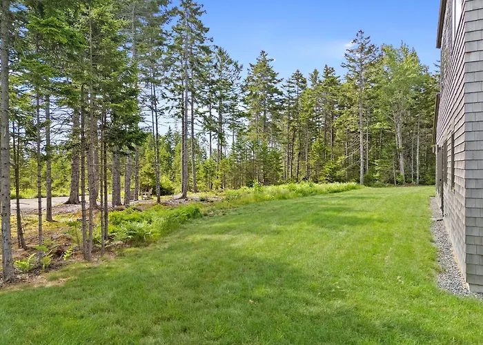 Quiet, Modern, Dog-Friendly Home With Ocean Views, Private Trails & Firepit