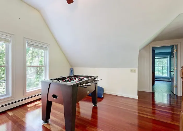 Peaceful Home With Forest Views & Great Yard - Minutes To Town