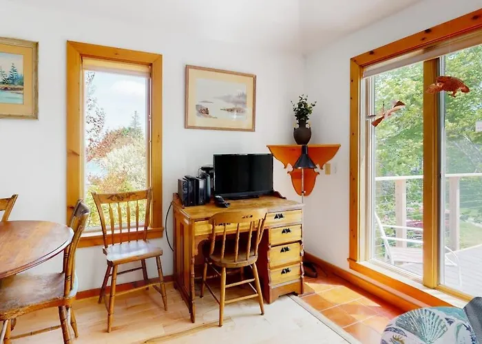 Enchanting Dog-Friendly Ocean View Home With Kitchen, Grill, Balcony, Tv, & Deck