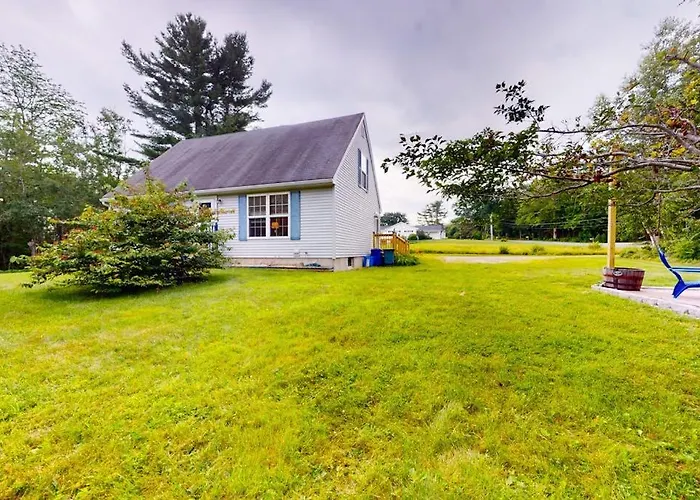 Serene Home With A Deck, Grill, Firepit, Board Games, Washer/Dryer, & Mtn Views