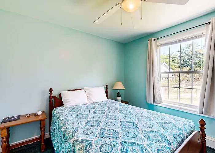Charming Cottage Near The Beach With Balcony, Deck, Grill, Fireplace - Dogs Ok
