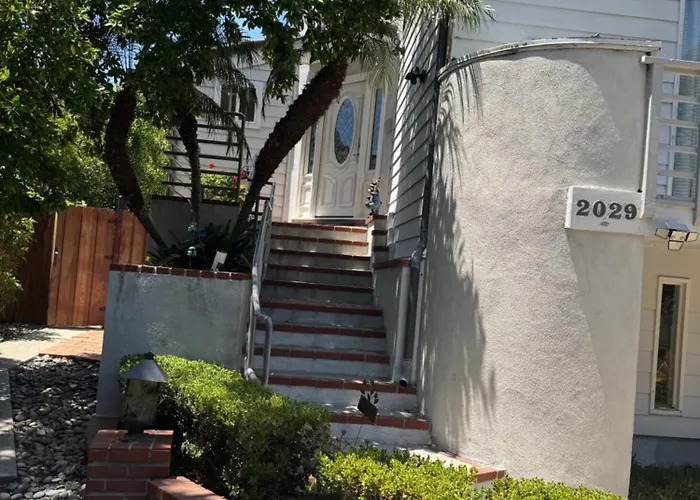 Large Luxury Studio With View In Santa Monica