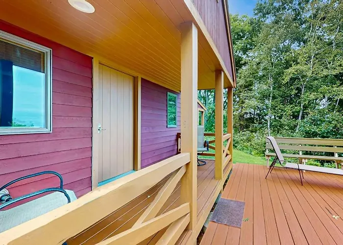 Beautiful Hilltop Home With Deck & View Of Penobscot Bay - Near Festivals & More
