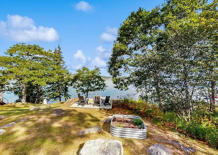 2 Waterfront Cottages In Ocean Point With Dock & Large Yard, Dog Friendly