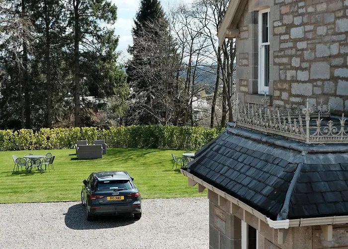 Craigmhor Lodge & Courtyard