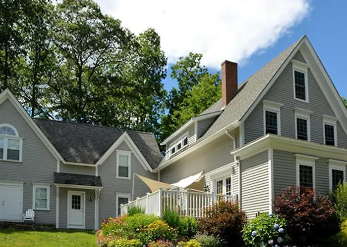 Gorgeous Water-View Home & Attached Apartment With Washer/Dryer