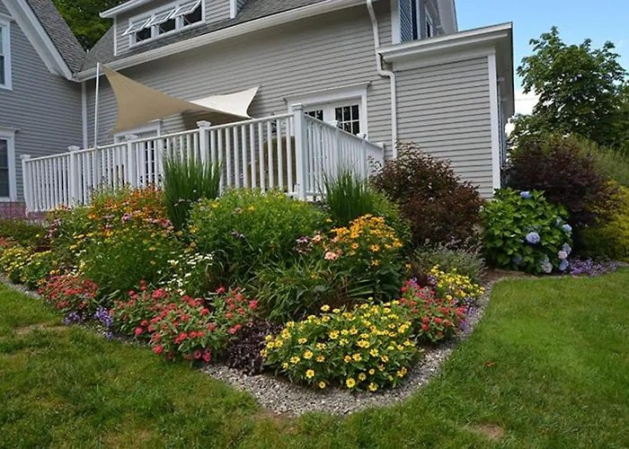 Gorgeous Water-View Home & Attached Apartment With Washer/Dryer