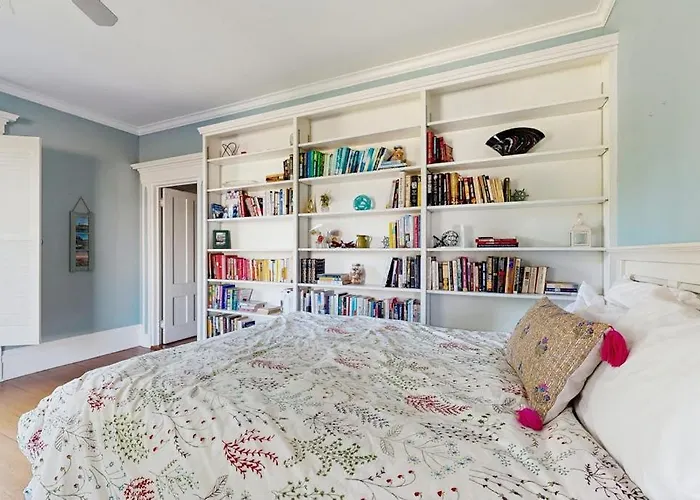 Historic Home Steps From The Harbor With Enclosed Porches & Gorgeous Deck