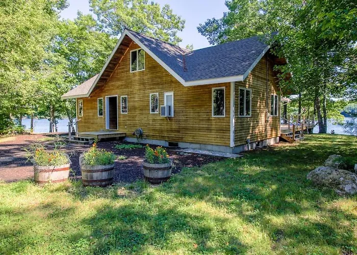 Private Waterfront Home With Large Deck & Deep Water Dock