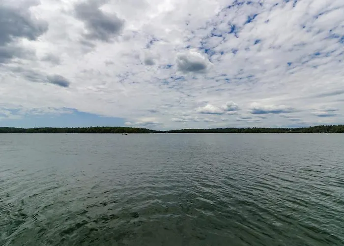 Cozy, Waterfront Cabin-Style Gem With Private Dock And Lovely Views