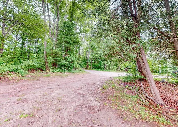 Cozy, Waterfront Cabin-Style Gem With Private Dock And Lovely Views