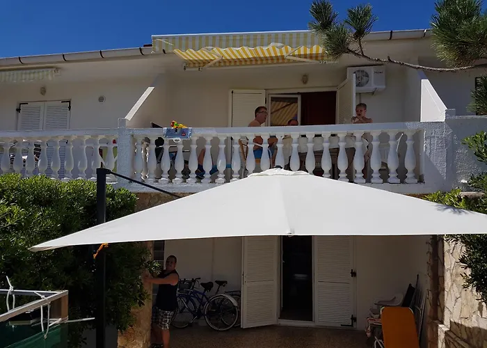 Charming Apartment In Pag With Sea View, 40 Sqm