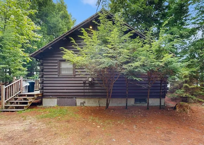 Waterfront Cabin With Amazing Views From The Deck & Lake Access