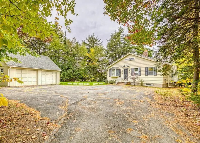 Lakefront Cottage W/ Beautiful Views Of Moosehead Lake & Big Moose Mountain