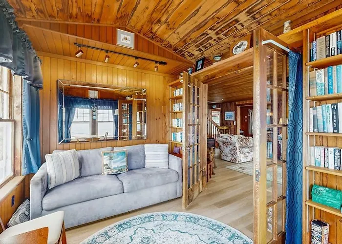 Dog-Friendly, Bayfront Home - Gorgeous Ocean Views, Private Balcony & Fireplace