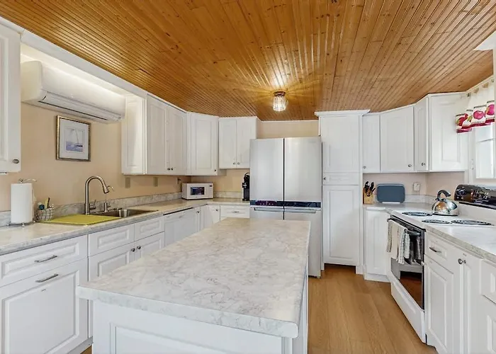 Dog-Friendly, Bayfront Home - Gorgeous Ocean Views, Private Balcony & Fireplace