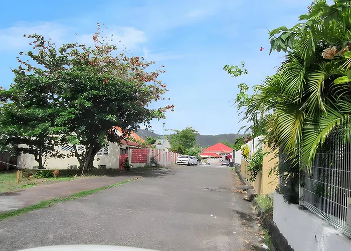 Studio Charmant A Sainte Anne Avec Terrasse - 26 M²