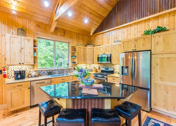 Olympic Nat'L Park Base: Luxe Port Angeles Cabin