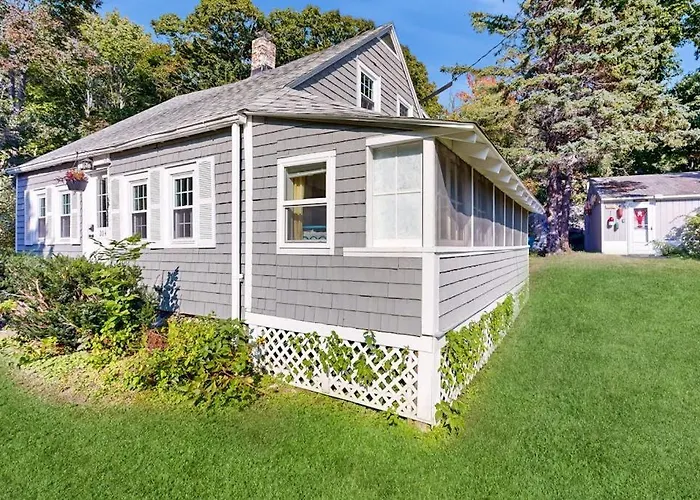 Charming Boothbay Harbor Cottage With Partial Ac, Full Kitchen, And Sun Room
