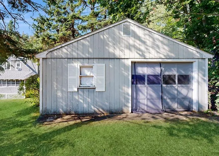 Charming Boothbay Harbor Cottage With Partial Ac, Full Kitchen, And Sun Room