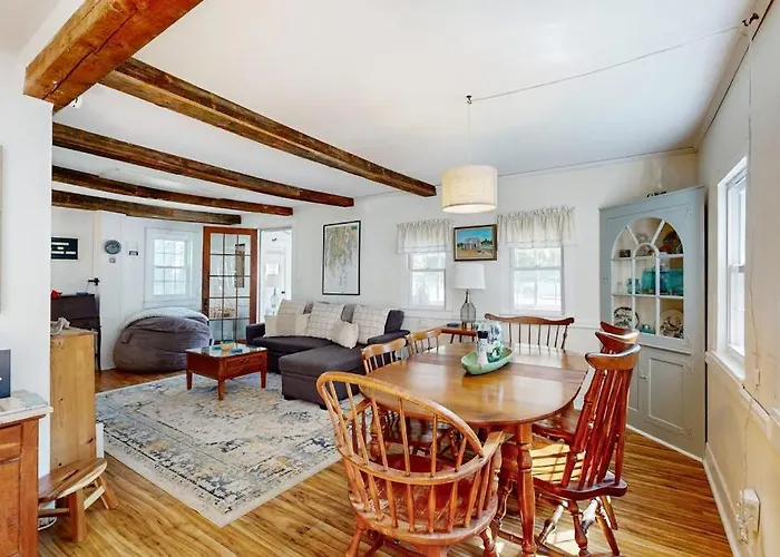 Charming Boothbay Harbor Cottage With Partial Ac, Full Kitchen, And Sun Room