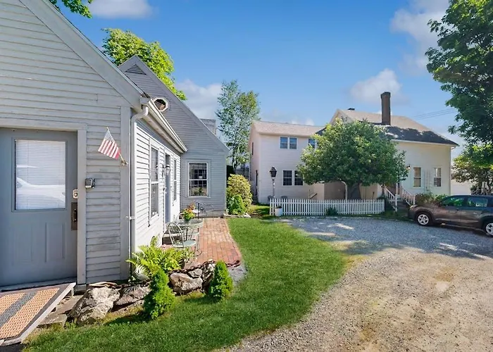 Downtown, Ground Floor Studio Near The Ocean W/Patio, Outdoor Dining Area & More