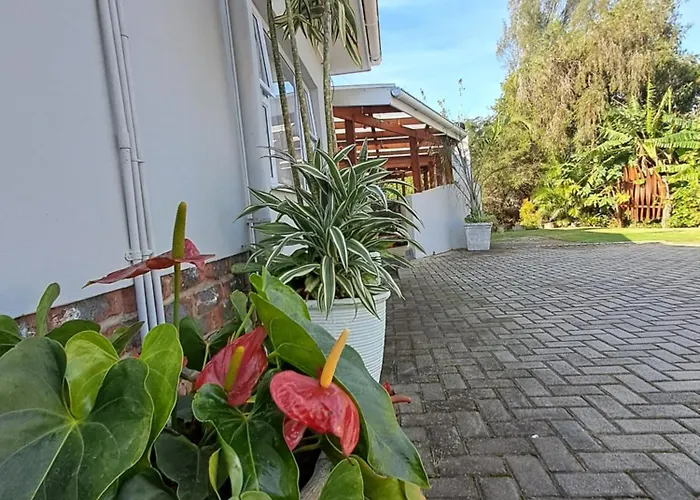 H G Deluxe Suites