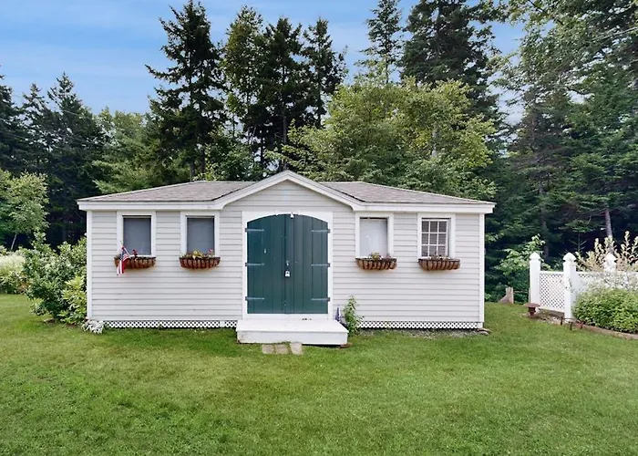 Expansive Modern Home W/ Ocean View, Gorgeous Garden & Dog-Friendly