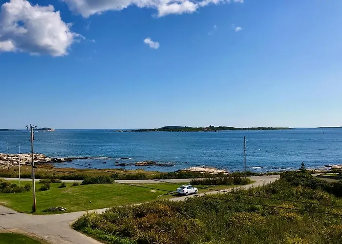 Ocean Point Colony Home W/ Sunroom & Sweeping Ocean Views, Dog-Friendly