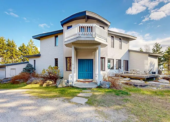 Private Oceanfront Home -- 2 Fireplaces, 4 Decks & Grill, Dog-Friendly