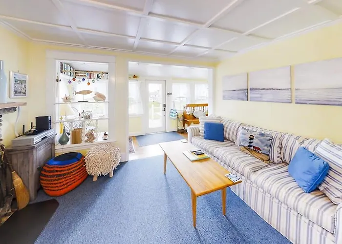 Dog-Friendly Fisher Hill Home With Patio And Wood Stove - Walk To The Harbor