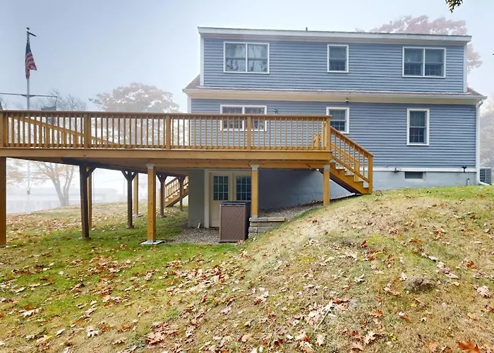 Boothbay Harbor Home With Water Views | Near Dining & Whale Watching