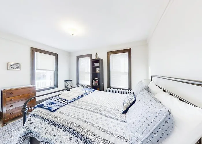 Newly Renovated Haven W/ Deck, Walk To Shops, Dining & Marina, Pet Friendly