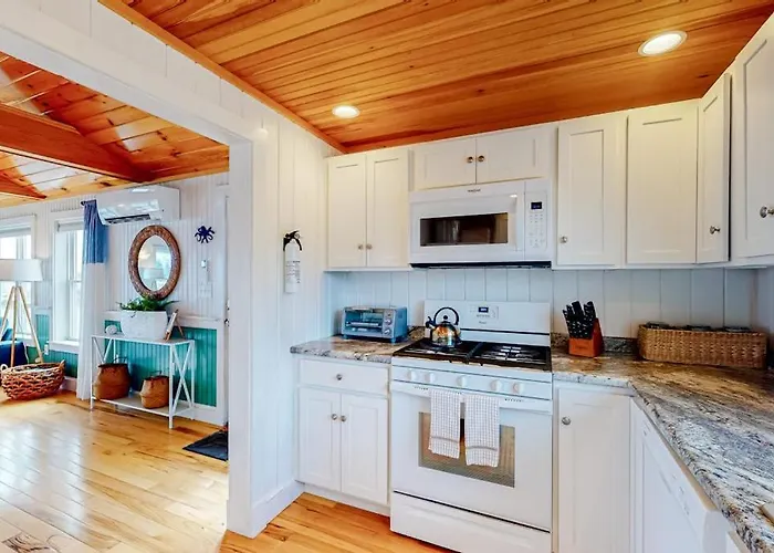 Dazzling Ocean-View House With Fireplace, Deck, Firepit, Central Ac, & W/D