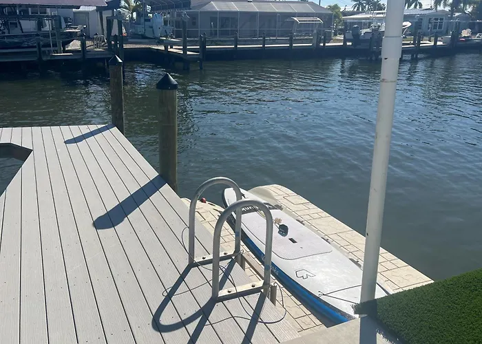 Matlacha Waterfront Retreat: Dock & Hot Tub!