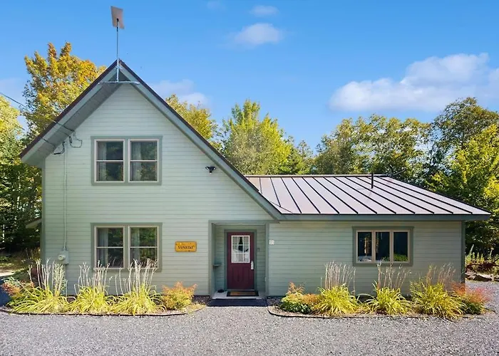 10-Acre Waterfront Hideaway With Kayak, Private Dock On Prong Pond & Firepit