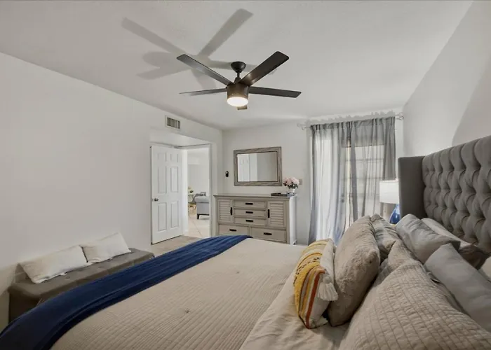 Cozy 2 Bedroom Condo With Golf Course Views