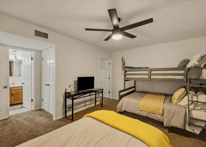 Cozy 2 Bedroom Condo With Golf Course Views