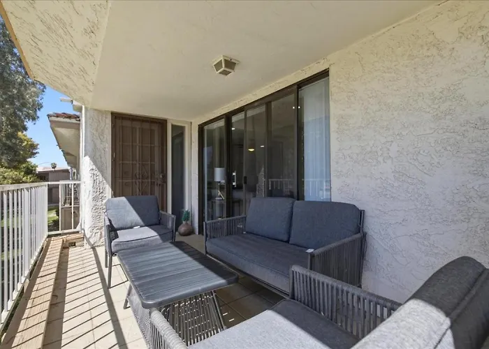 Cozy 2 Bedroom Condo With Golf Course Views
