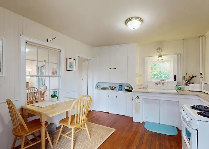 Cozy Apartment With Harbor View - Full Kitchen & Washer/Dryer - Walk To Water