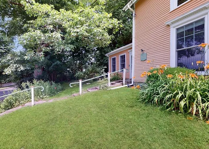 Cozy Apartment With Harbor View - Full Kitchen & Washer/Dryer - Walk To Water