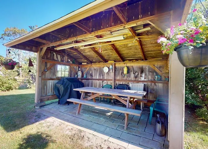 Comfortable Home Near The Beach - Dog-Friendly - Full Kitchen & Washer/Dryer