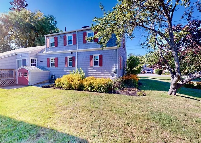 Comfortable Home Near The Beach - Dog-Friendly - Full Kitchen & Washer/Dryer