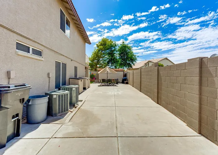 1 Mi To Surprise Stadium! Home W/ Patio & Hot Tub